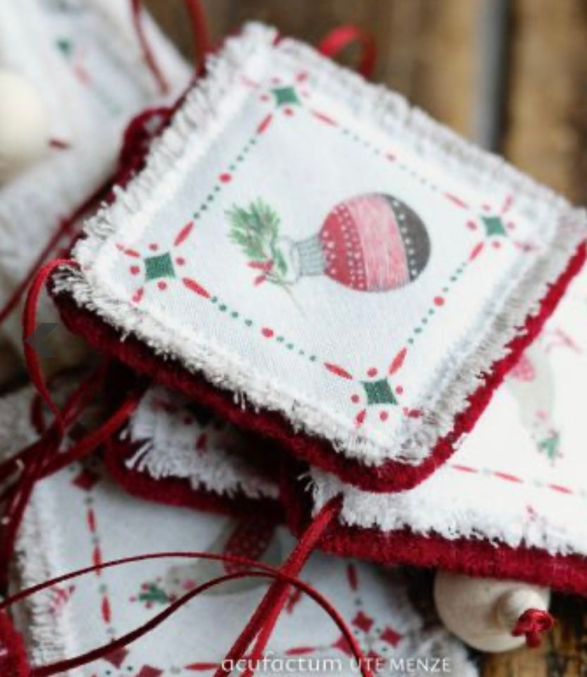 Acufactum Baumwollstoff „Weihnachtsornamente“